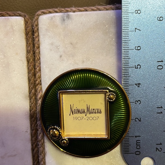 Jay Strongwater scarf clip and photo holder. Original owner and never used. - Picture 5 of 5